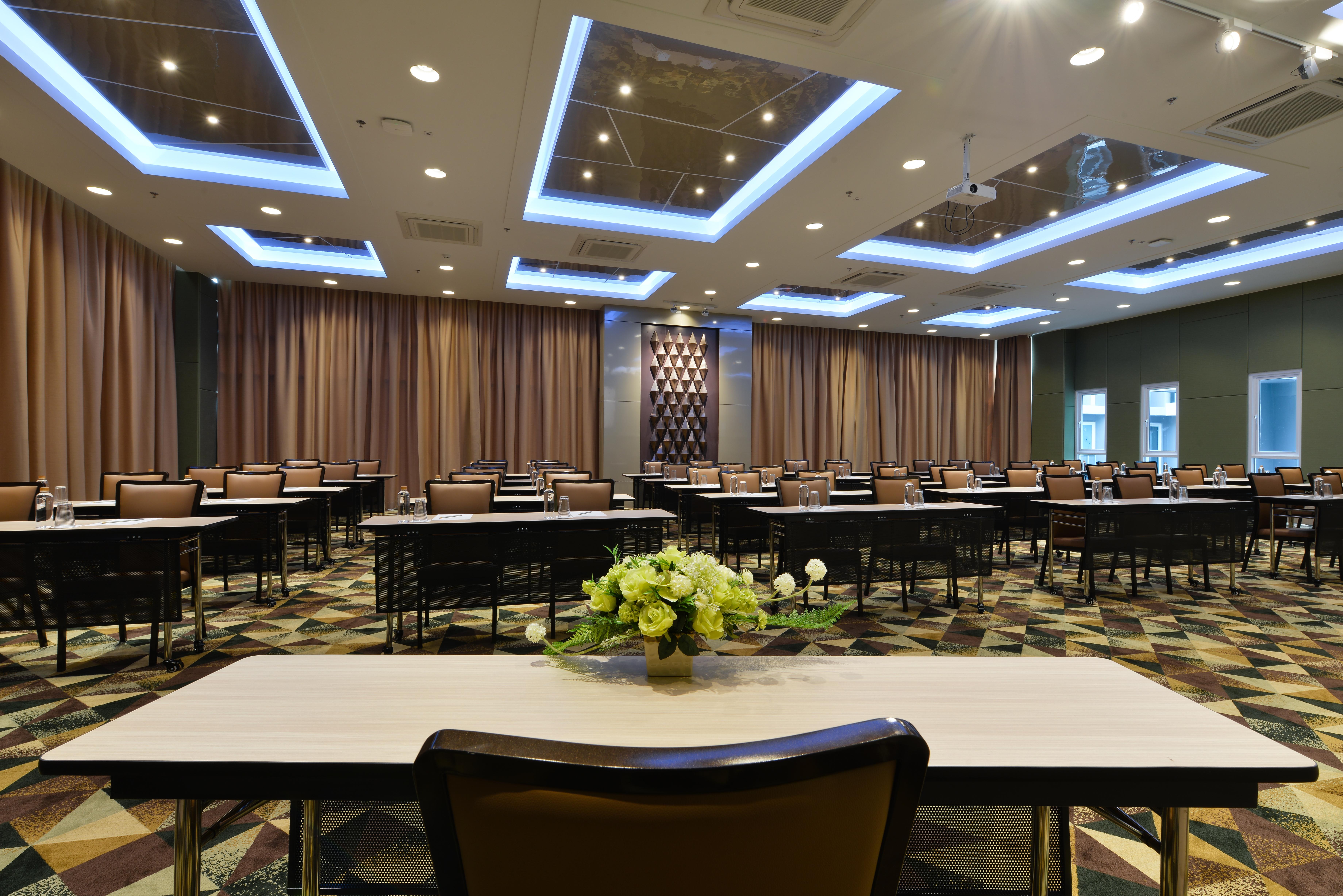 Le D'Tel Bangkok Otel Dış mekan fotoğraf Meeting room