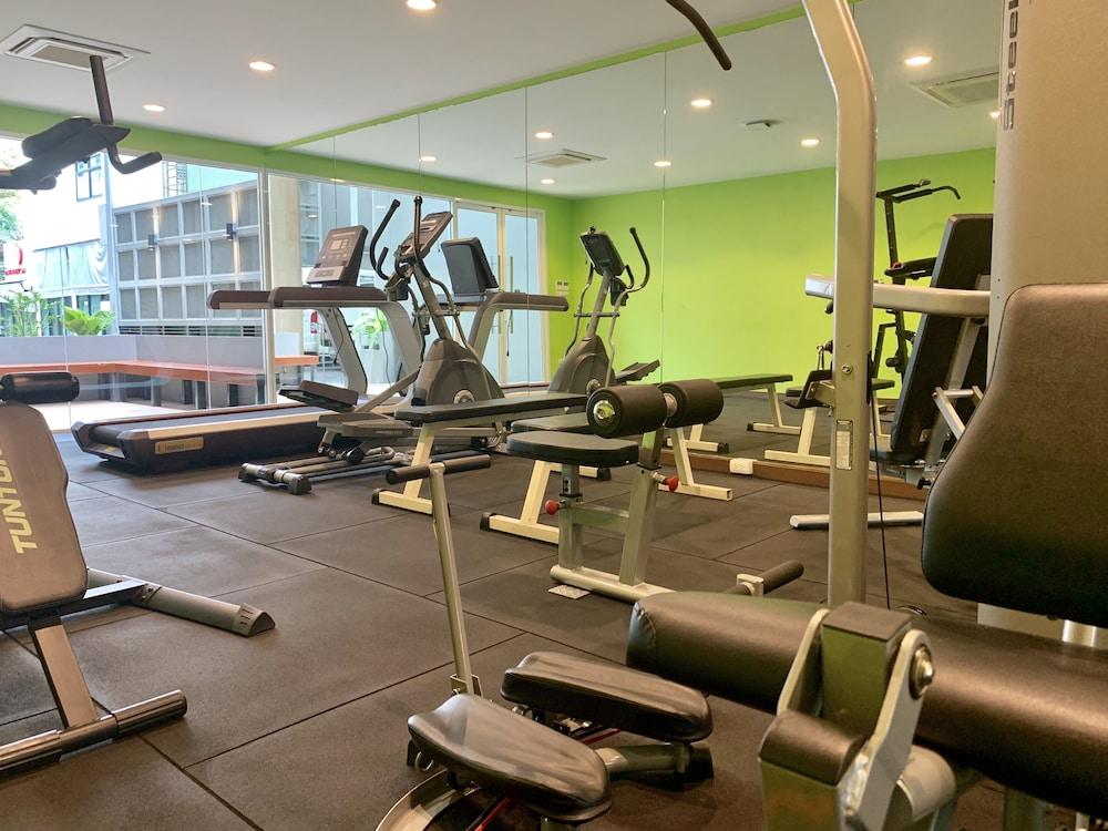 Le D'Tel Bangkok Otel Dış mekan fotoğraf The gym at the hotel