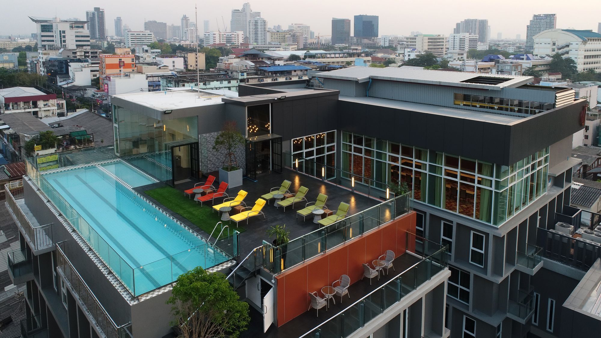 Le D'Tel Bangkok Otel Dış mekan fotoğraf The Standard, East Village